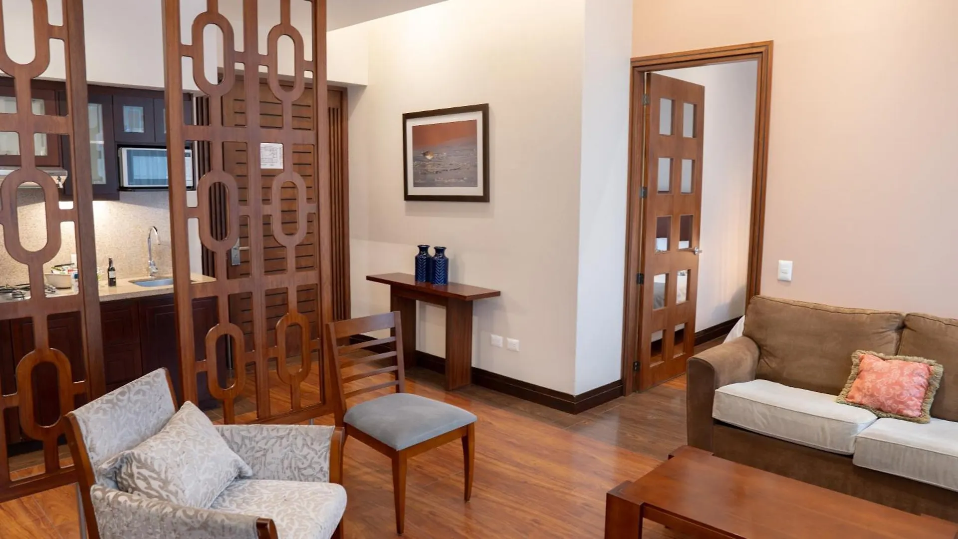 Parc Royale Suites Hotel